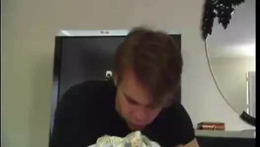 Jailbird üvey kardeş sikikleri kardeş