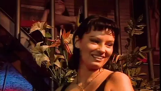 Derin anal penetrasyonlu bir sahne