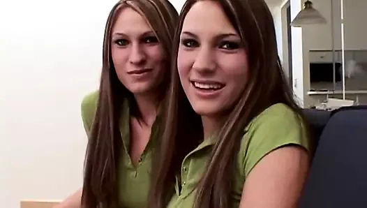 teen twins mastürbasyon yapmak içinde solo sahne