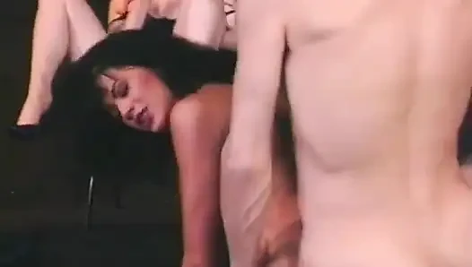 Sürtükler sert grup sekste seksi amcıklarını siktiriyor