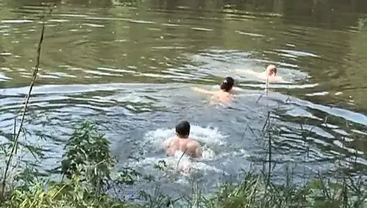 Ateşli seksi kızlar parkta sikiliyor - bölüm 4