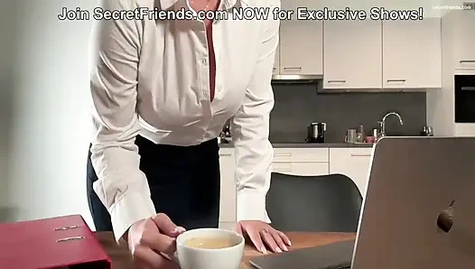 Bakalım seni sıkıştırabilecek miyim! Gizli arkadaşlar için otoriter bayan lyne