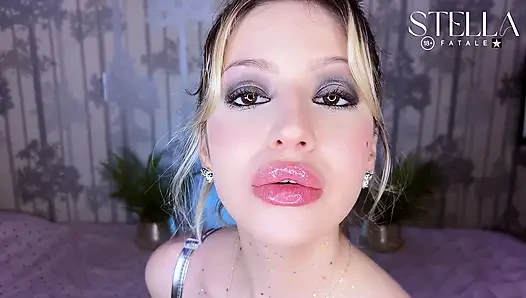 Dolgun dudaklarımla dudak fetişi parıltılı parlaklık azdırıyor
