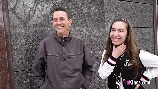 Carolina Lorca şimdiden 19 yaşında ve 2 yarakla derin bir sondaj istiyor!