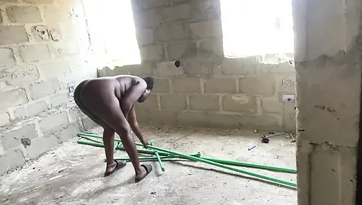 Erkek arkadaşım bana para ödemeden önce benden çalışmamı istiyor