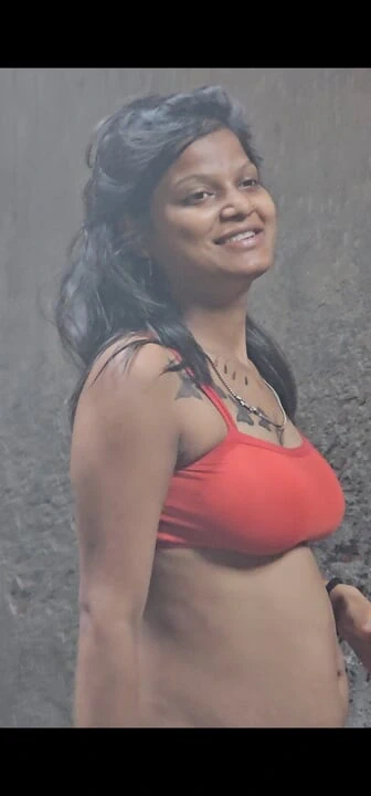 Indian desi village beautiful girl while bathing