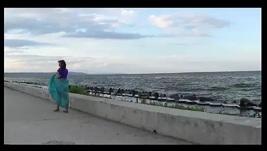 Volga nehrinin setinde dans edin