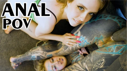 2 ateşli porno yıldızı bakış açısı sert dövmeli yarağı paylaşıyor