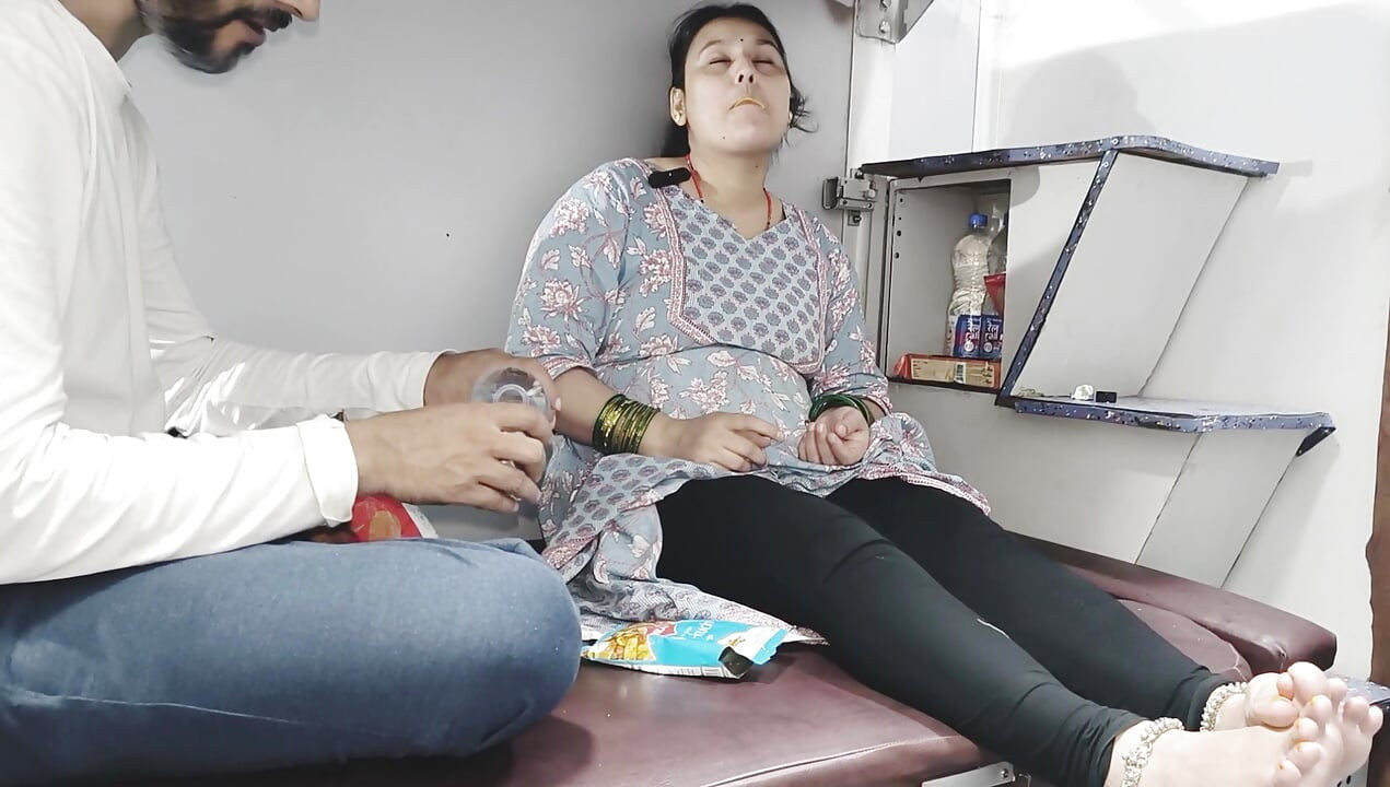 Keşmir'de Kanyakumari'ye giden trende sikiş