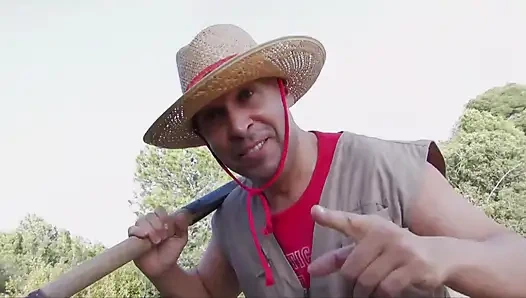 Edepsiz sarışın şanslı bir adam tarafından sikiliyor