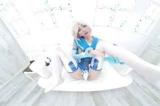 Sora Suda iki oyuncakla orgazm oluyor