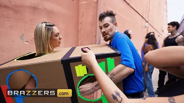 Sokakta ateşli sürtük çingene Rose, sav shawz brazzers