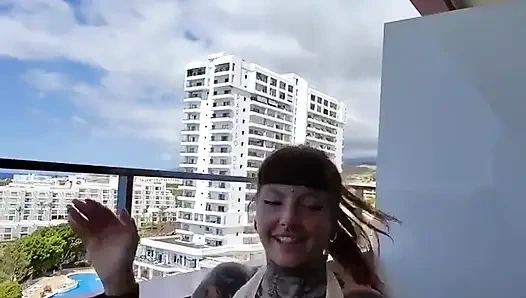 Sinsi balkonda sakso