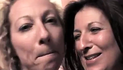 Tiffany ve kulübe göster onların amcıklarını