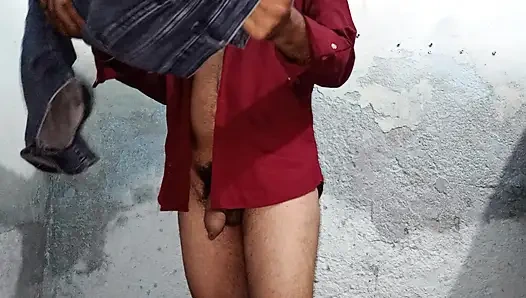 Kıllı erkek hintli nikhil tarafından boşalıyor ve inliyor