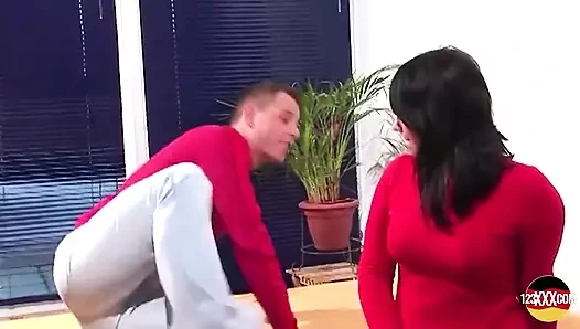 Almanya'dan yuvarlak götlü piliç amının derinliklerinde bu uzun yarağı istiyor