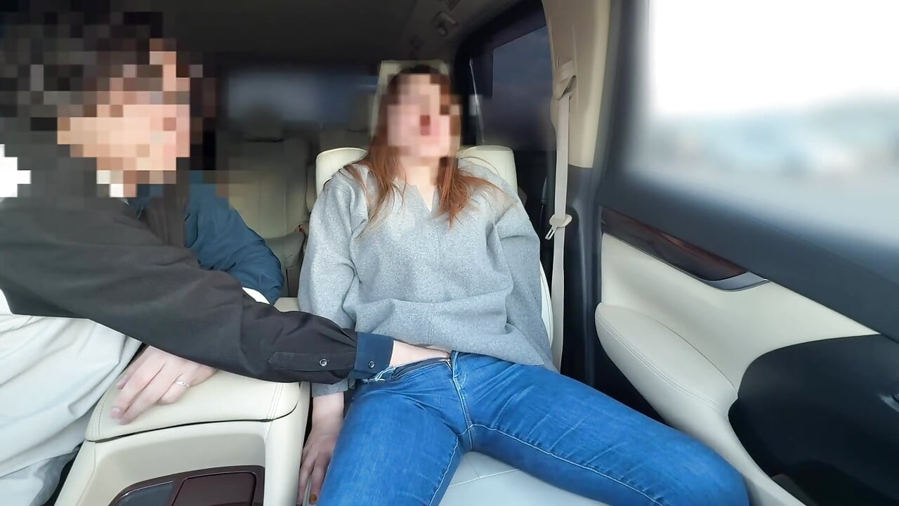 İş yerinde arabada evli bir kadını temizledim