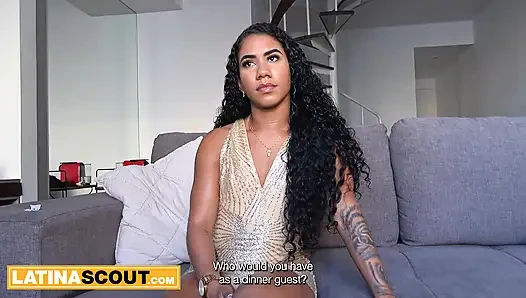 Büyük götlü Brezilyalı ateşli kız amatör oyuncu seçmelerinde yarağa binmek için üstüne atlıyor bakış açısı