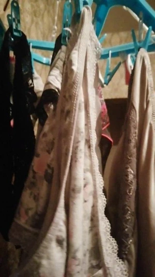 eski adım anne gösterir onu külot