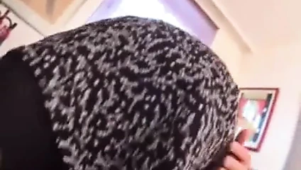 Doyumsuz büyükanne iyi bir un gibi sikikleri!