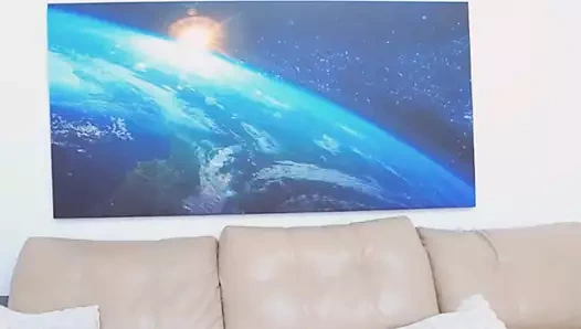 Sarışın güzellik oyuncağını kullanır