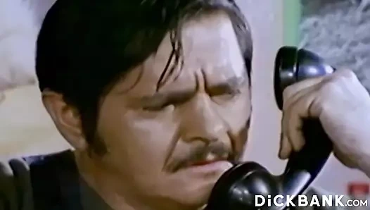 Joey Daniels ve Mike Stevens sakso çektikten sonra sikiliyor