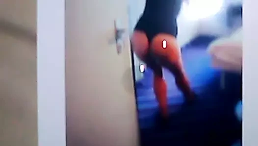 Slomo'da yüz yüze oturmakraliçe için videocumtribute