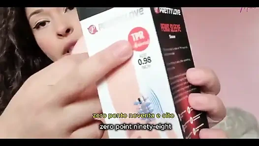 Seks ithalatından seks oyuncaklarını deniyor