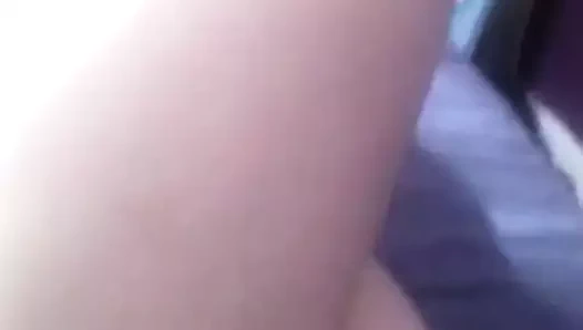 Köle karısı benim için kenar yaptı.