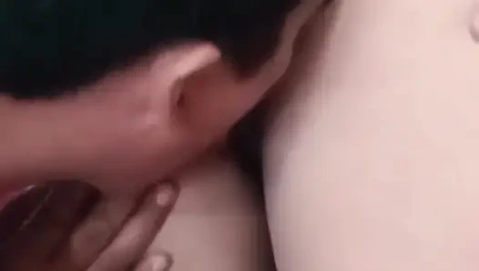 Daha önce kimse götümü yalamamıştı, bayıldım