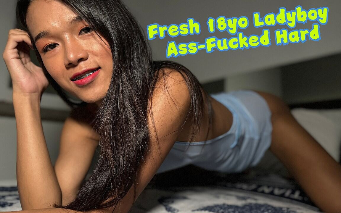 Taze 18 yaşındaki ladyboy götten sert sikiliyor