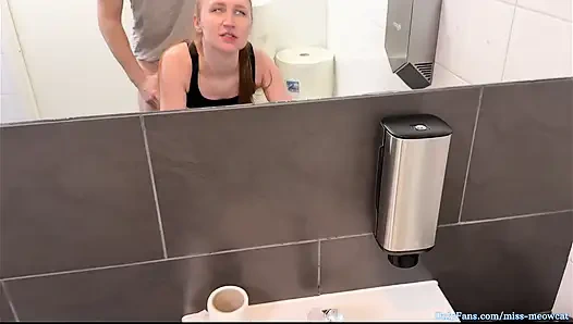 Sex in the Gym..How Am I Supposed to Finish My Workout ?!