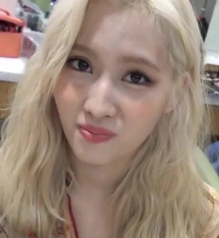 Cum yüklerimiz şimdi momo'nun yüzünde olacak