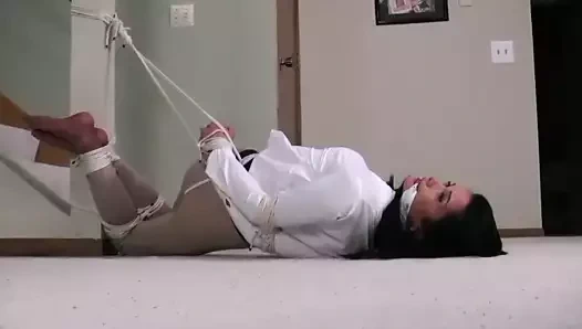 Maria bağlı ve ağzı tıkalı.