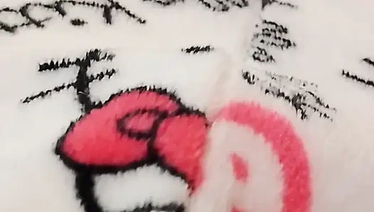 18 yaşındaki kız şeftalisini sikiyor