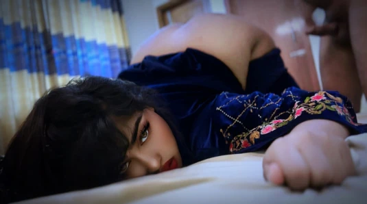 Ailesi ofise gittiğinde güzel götümü sikiyorum