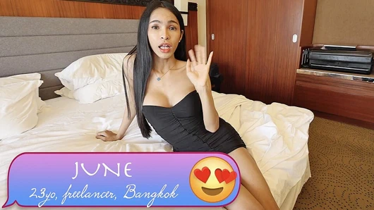 Helloladyboy büyük memeli büyük yaraklı ladyboy götünü genişletiyor