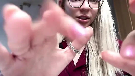 Acımasız kız seni gıdıklıyor