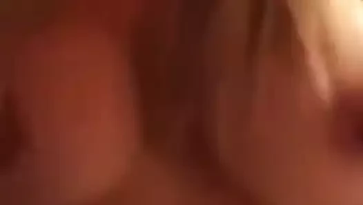 Orta yaşlı seksi kadın (43) genç çocuğu sikiyor (21)