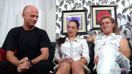 Alman olgun çift - yabancıyla ilk üçlü seks