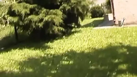 Sarışın piliç için açık havada sikiş ve işeme