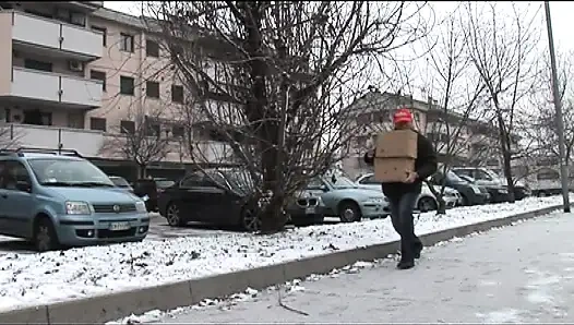 Tıraşlı amcıklı orta yaşlı seksi kadın büyük amatör yarakla sikiliyor ve büyük göğüslerine boşalıyor