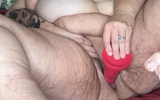 Bu adamlar bu şişman nineyi aklında ilk kez sikiyor