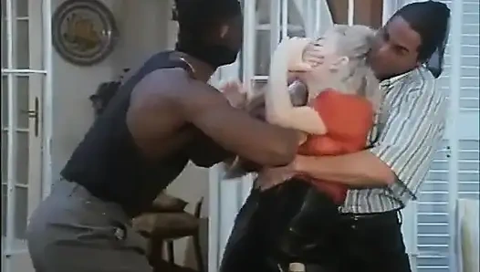 Bahçede siyah ve beyaz klasik grup seks partisi