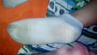 Cum üzerinde kız feets içinde beyaz çorap