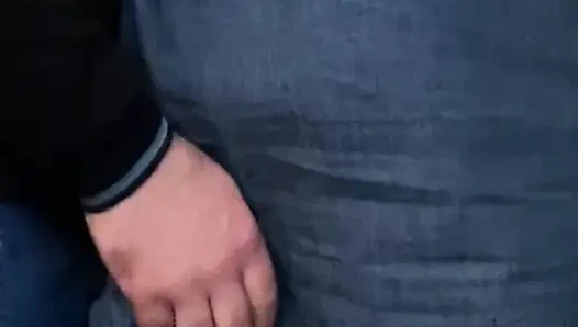 Yabancı eteğin altında külotuma dokunuyor - halka açık edepsiz eller