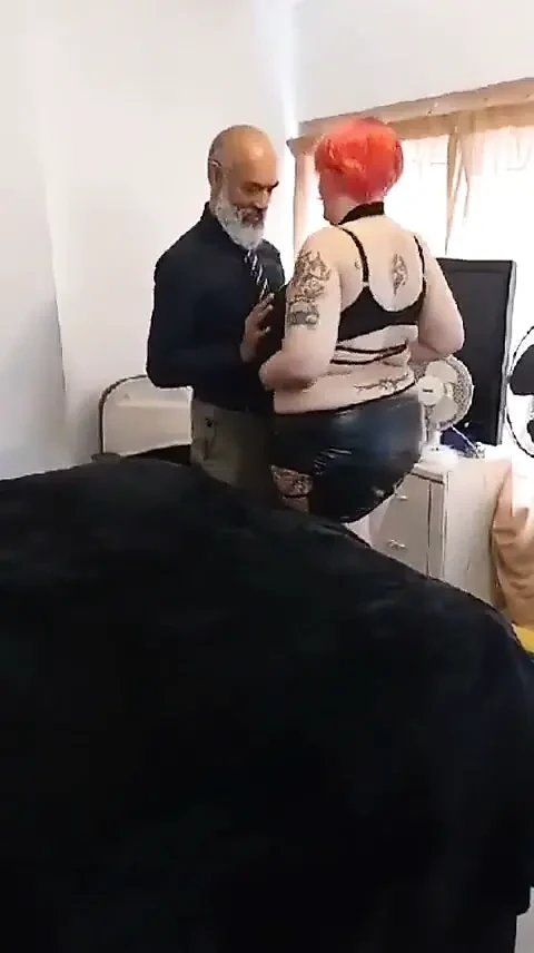 Büyük memeli Sandra sürpriz bir ziyaret yapıyor