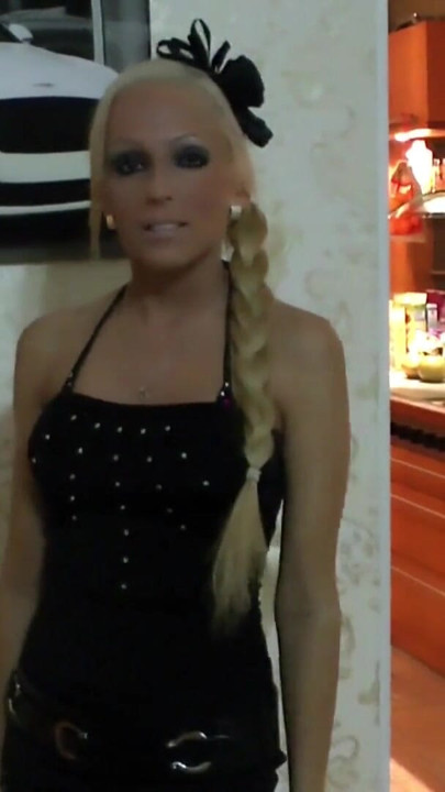 18yr eski Alman kızı adım adım baba ile handjob anlaşma yaptı | Klip 1