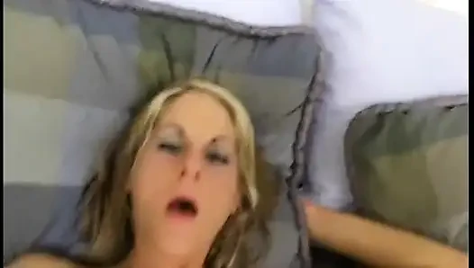 Sürtük gibi kız erkeğini saksoyla memnun etmeyi seviyor