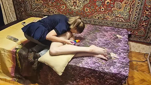 Anastasia sahibe dominant evli kadın ezik kocasıyla BDSM yapıyor ve aşağılıyor amatör